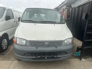 Toyota HiAce 2006 White
