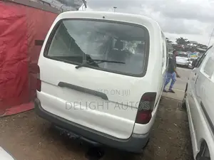 Toyota HiAce 2006 White