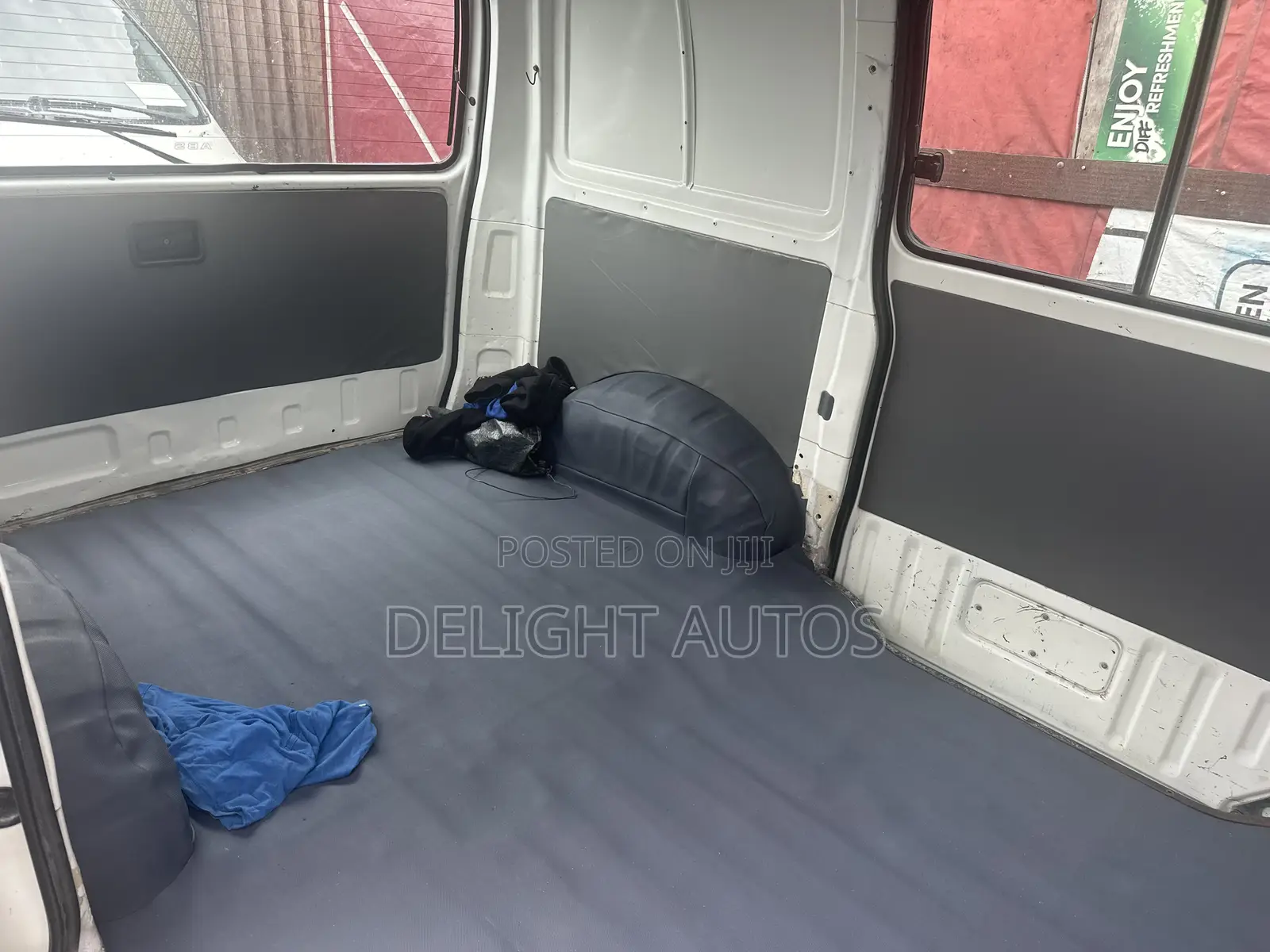 Toyota HiAce 2006 White