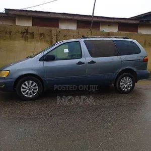 Toyota Sienna 1999 Green