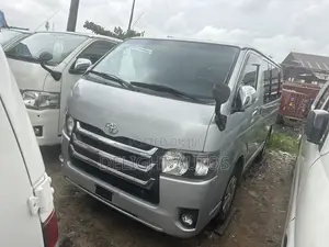 Toyota HiAce 2013 Silver