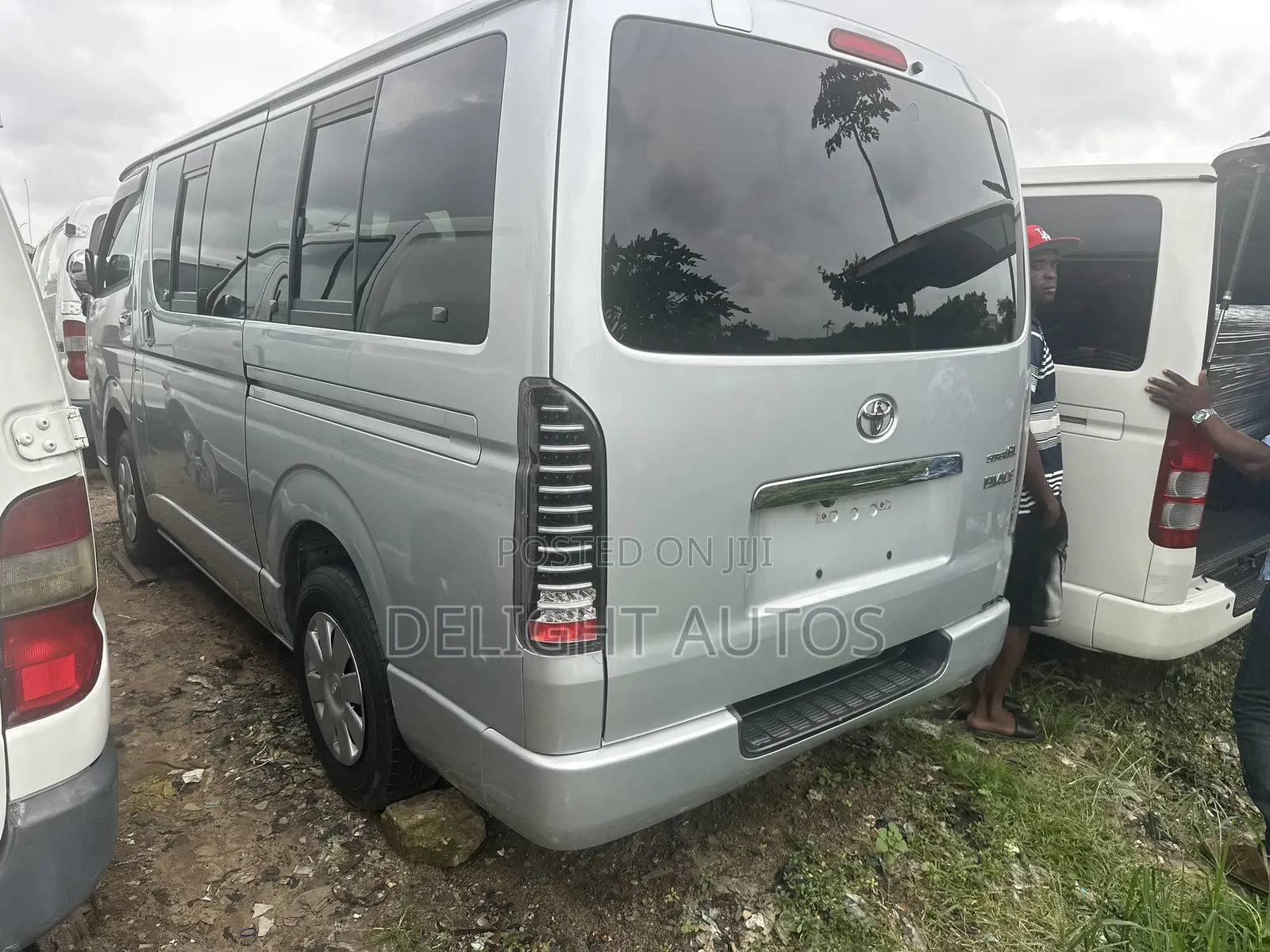 Toyota HiAce 2013 Silver