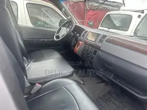 Toyota HiAce 2013 Silver