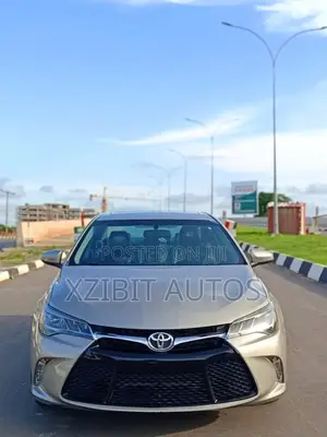 Toyota Camry XSE V6 4dr Sedan (3.5L 6cyl 6A) 2016 Gold