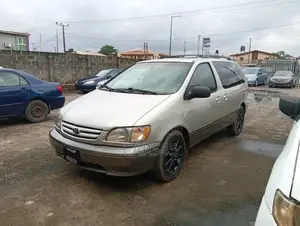 Toyota Sienna XLE 2001 Silver