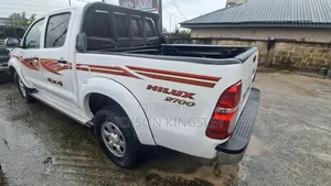 Toyota Hilux 2012 White