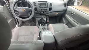 Toyota Hilux 2012 White