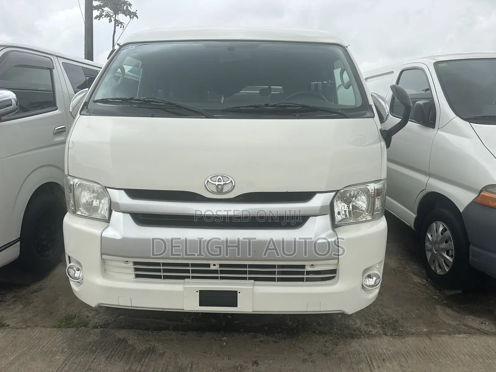 Toyota HiAce 2012 White