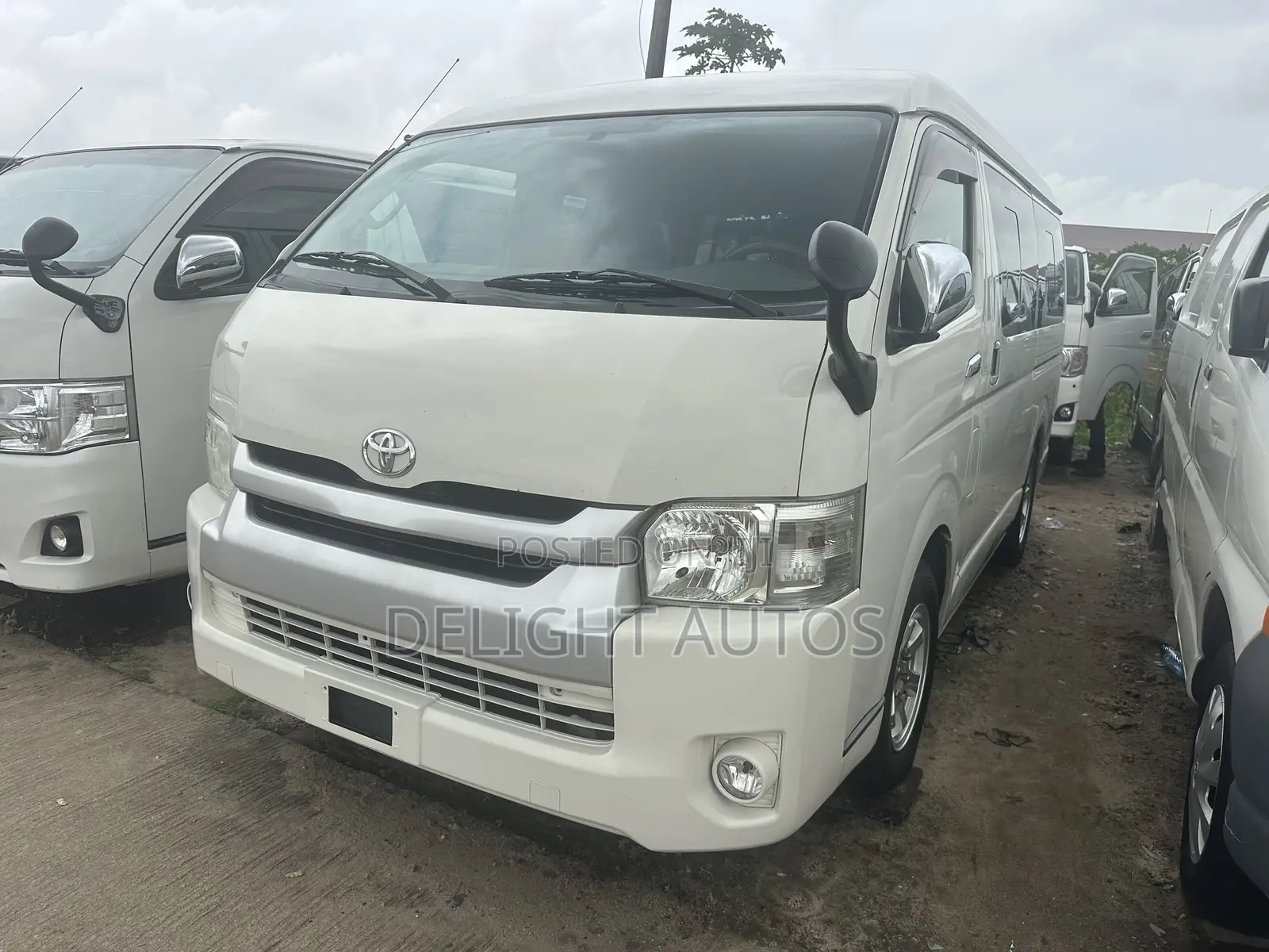 Toyota HiAce 2012 White