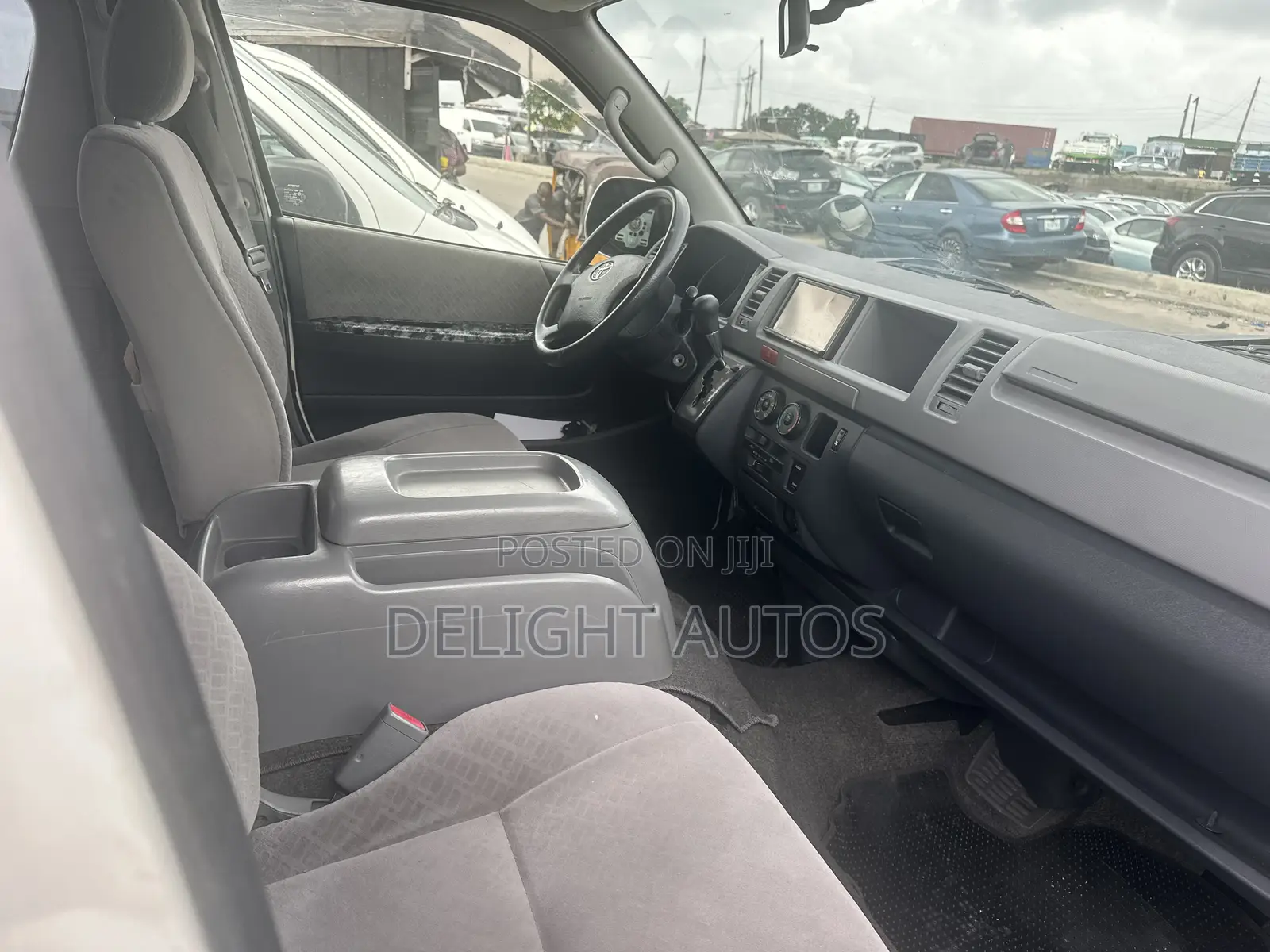 Toyota HiAce 2012 White