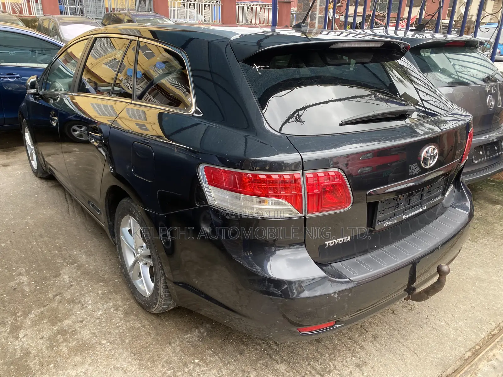 Toyota Avensis 2013 Black