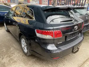 Toyota Avensis 2013 Black