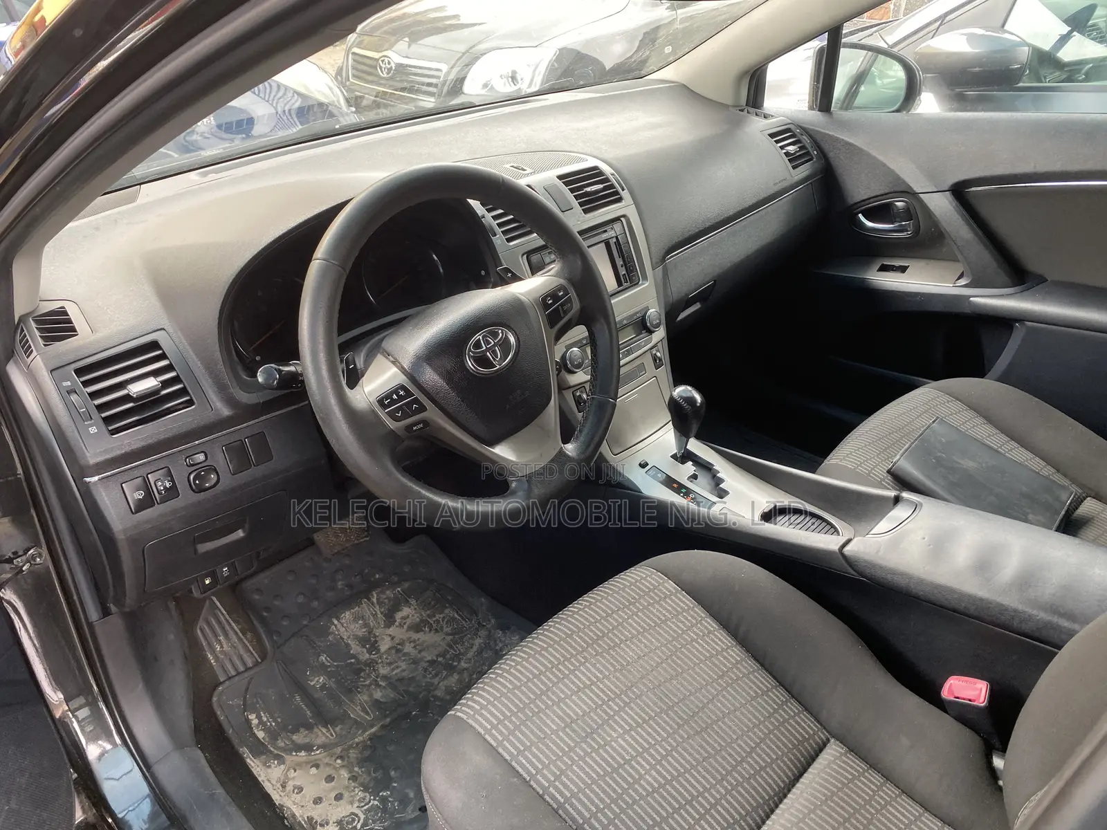 Toyota Avensis 2013 Black