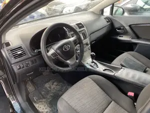 Toyota Avensis 2013 Black