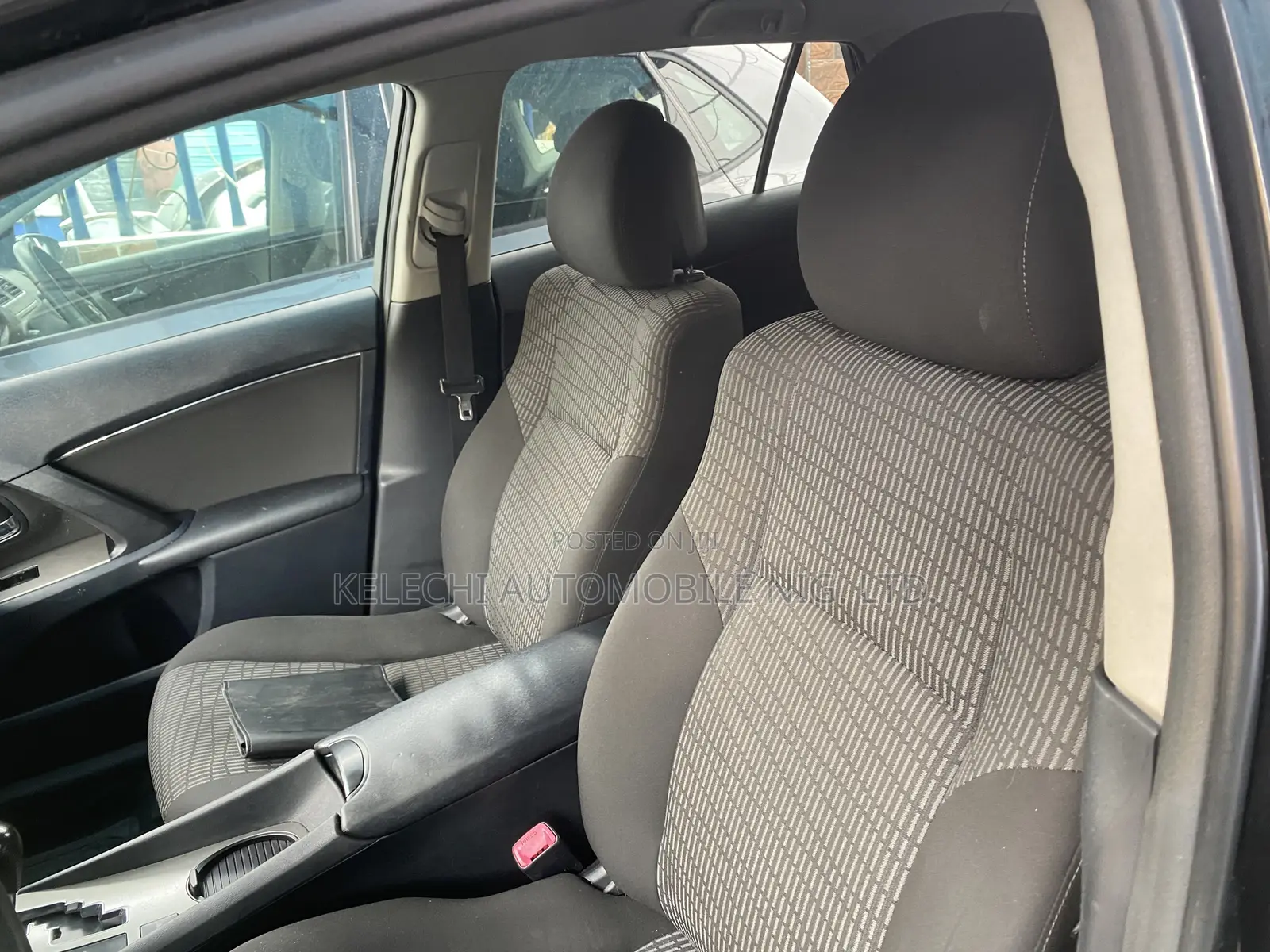 Toyota Avensis 2013 Black