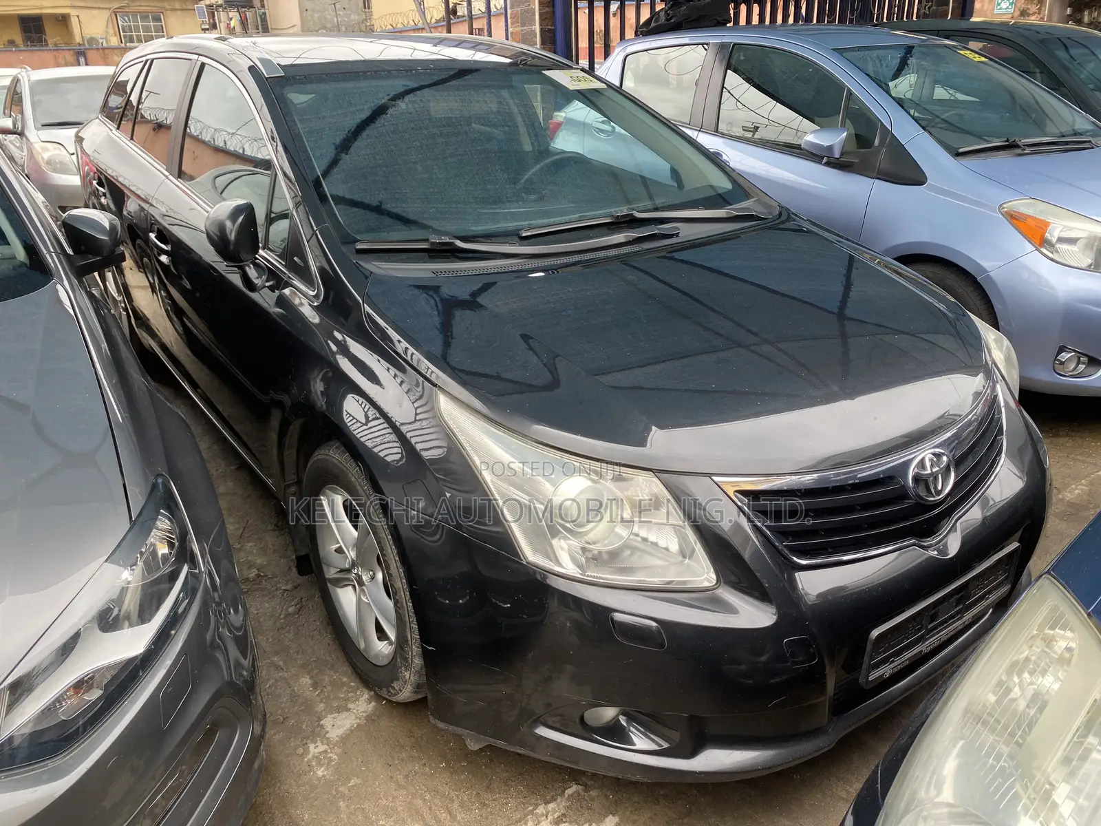 Toyota Avensis 2013 Black