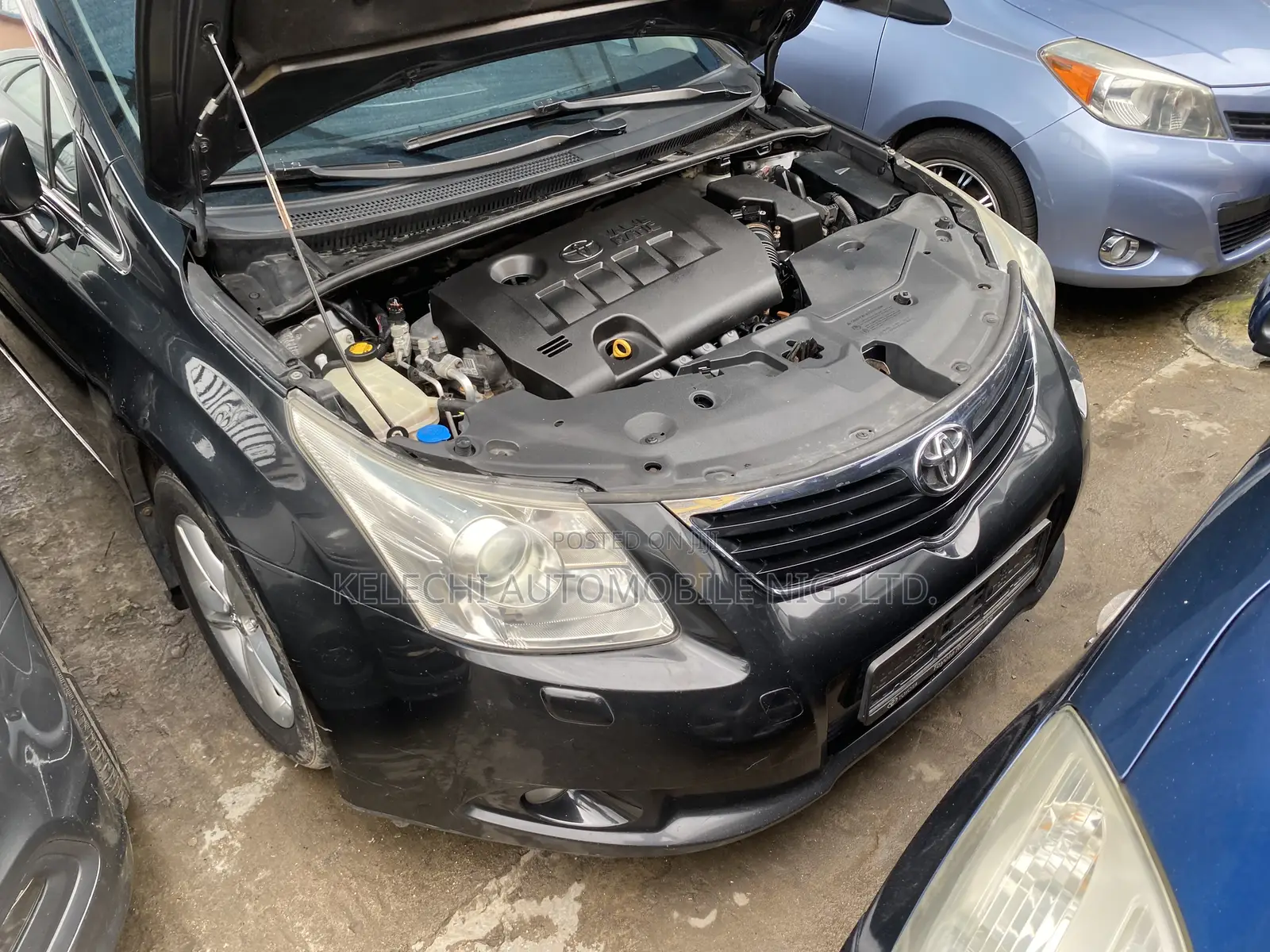 Toyota Avensis 2013 Black