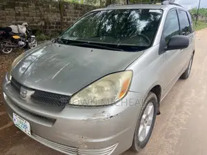 Toyota Sienna CE 2005 Gold