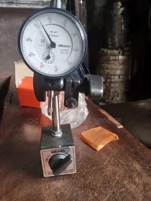 Mitutoyo 7010s-10 Magnetic Stand