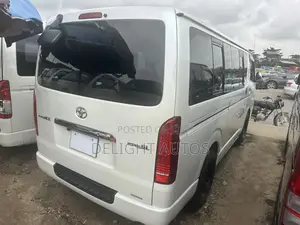 Toyota HiAce 2010 White