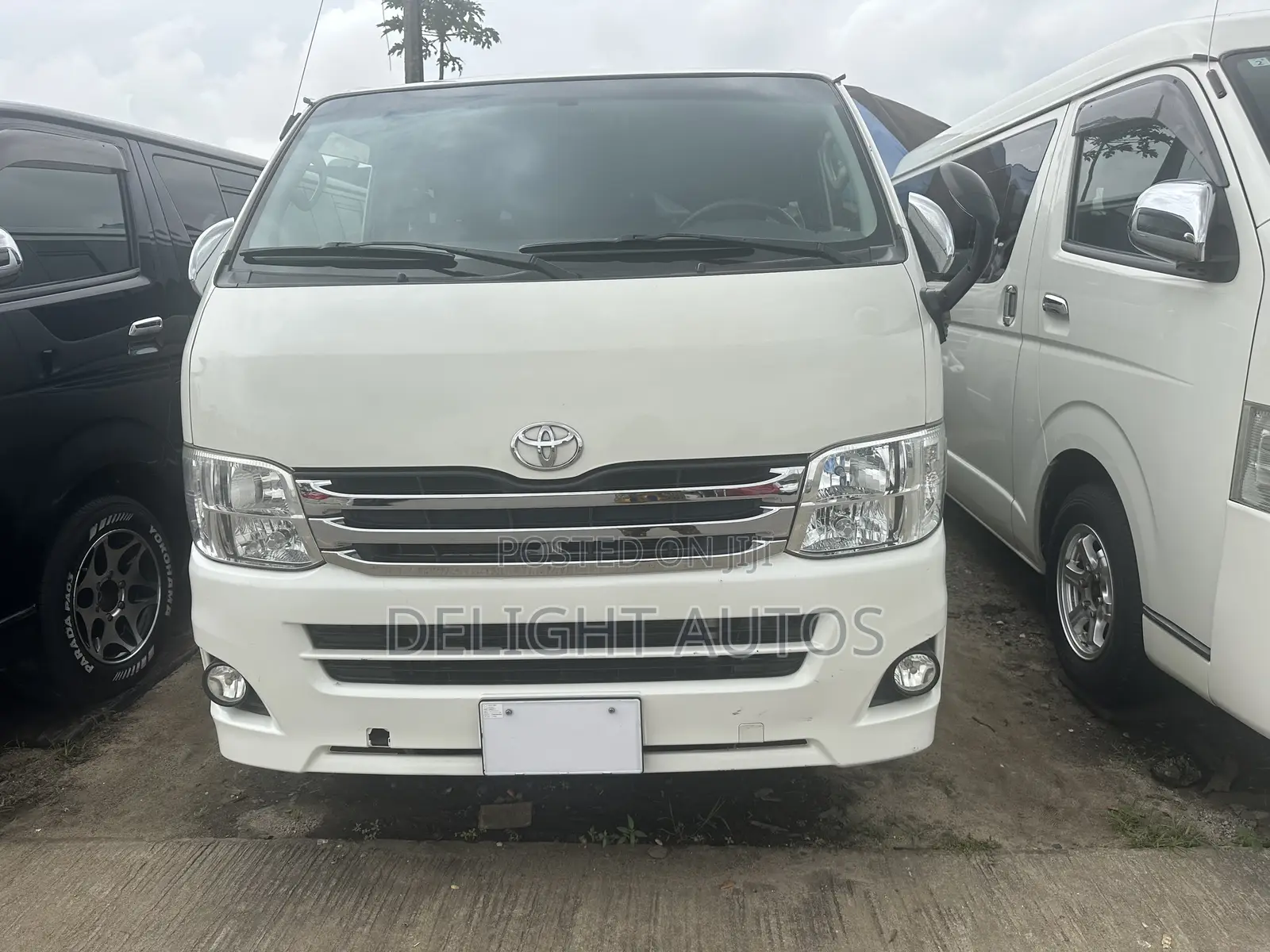 Toyota HiAce 2010 White