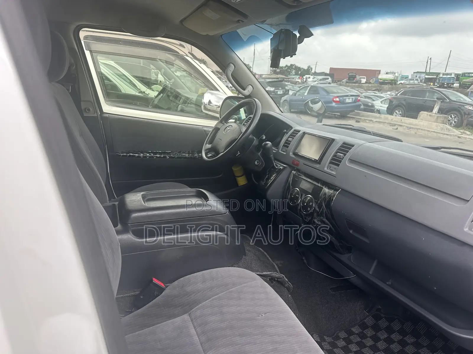 Toyota HiAce 2010 White