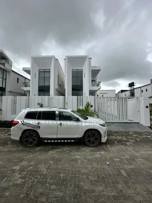 5bdrm Duplex in Off Lekki-Epe Expressway for sale