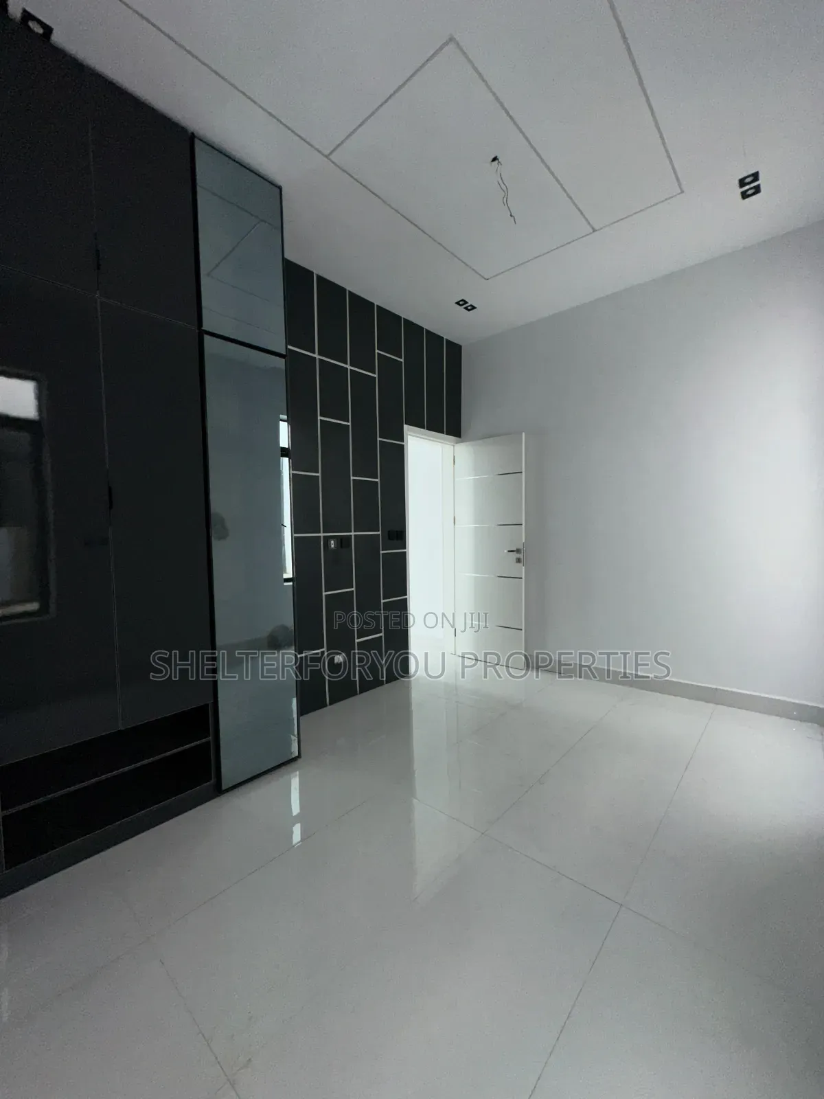 5bdrm Duplex in Off Lekki-Epe Expressway for sale