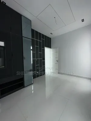 5bdrm Duplex in Off Lekki-Epe Expressway for sale