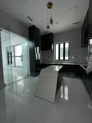 5bdrm Duplex in Off Lekki-Epe Expressway for sale