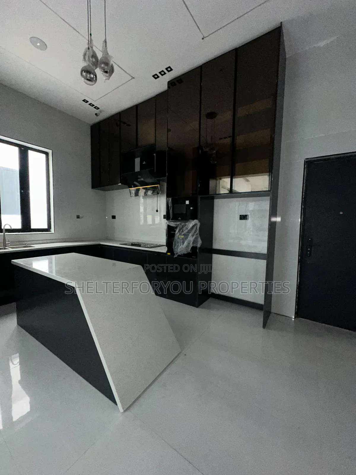 5bdrm Duplex in Off Lekki-Epe Expressway for sale