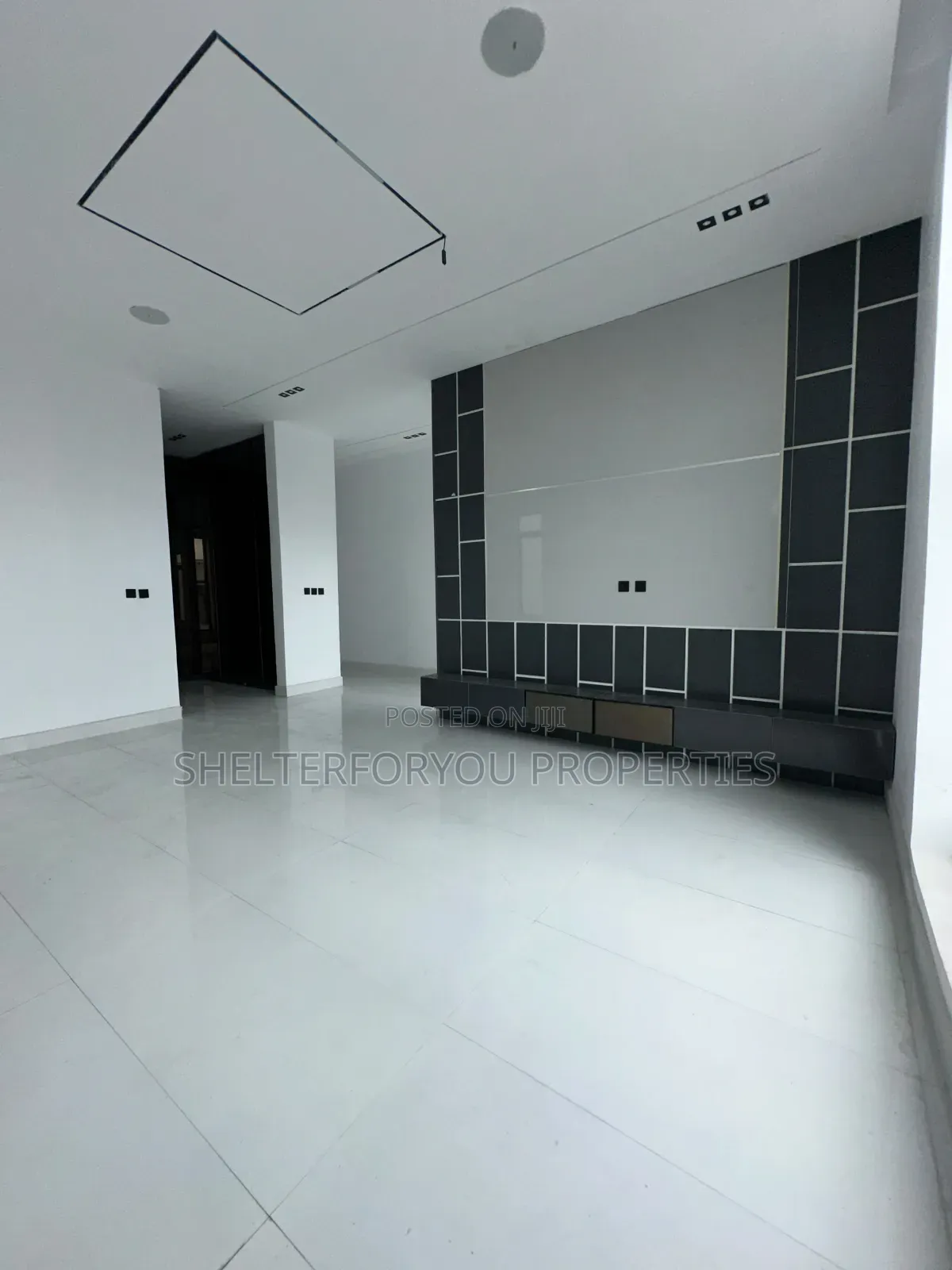 5bdrm Duplex in Off Lekki-Epe Expressway for sale