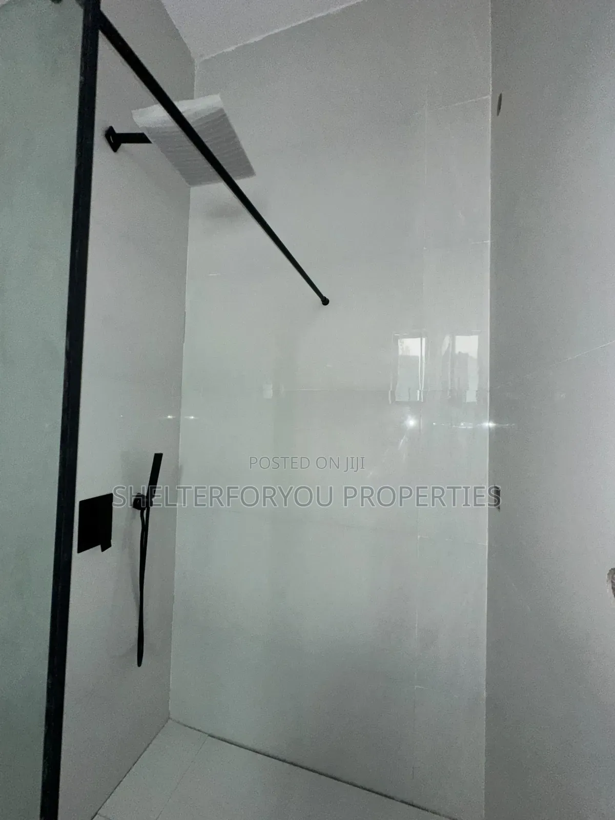 5bdrm Duplex in Off Lekki-Epe Expressway for sale