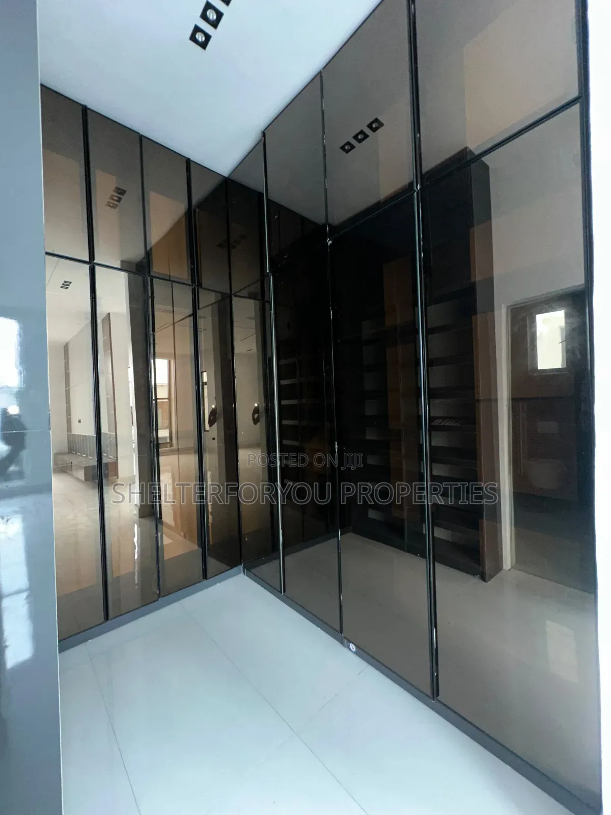 5bdrm Duplex in Off Lekki-Epe Expressway for sale