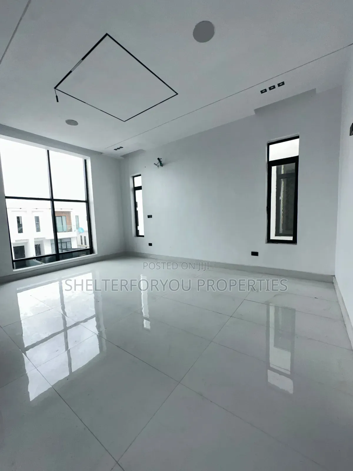 5bdrm Duplex in Off Lekki-Epe Expressway for sale
