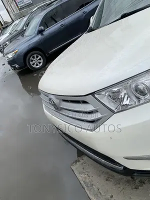Toyota Highlander Limited 3.5l 4WD 2013 White
