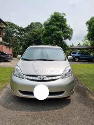 Toyota Sienna 2010 Silver