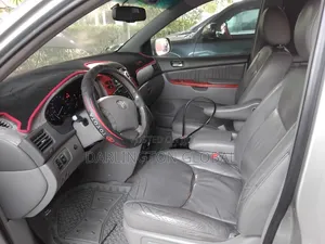 Toyota Sienna 2010 Silver