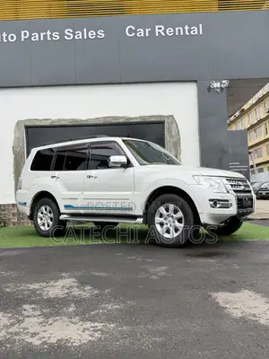 Mitsubishi Pajero Sport 2018 White