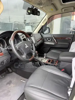 Mitsubishi Pajero Sport 2018 White