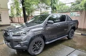 Toyota Hilux 2023 Gray