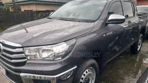 Toyota Hilux 2023 Gray