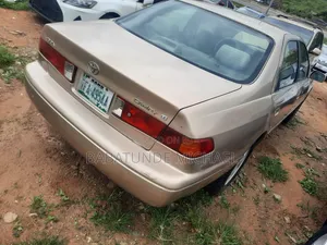 Toyota Camry 2001 Gold