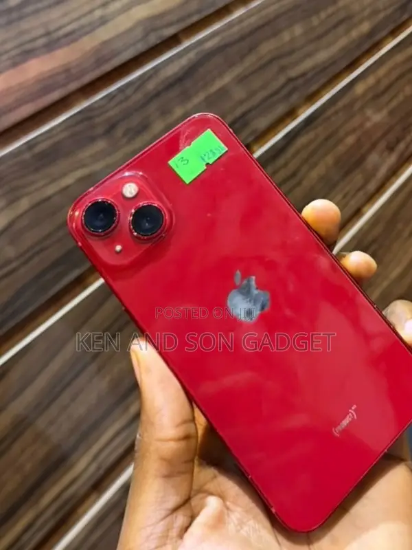 Apple iPhone 13 128 GB Red