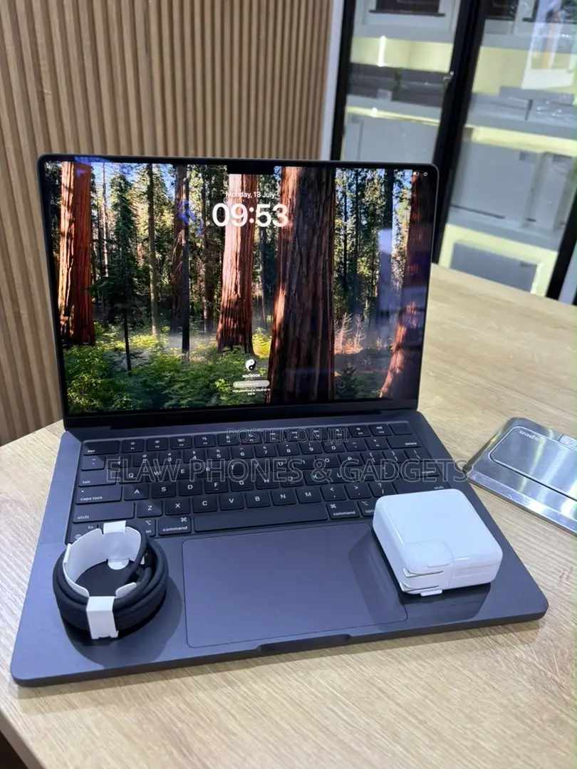 Laptop Apple MacBook Pro 2024 M4 Pro 24GB Apple M4 Pro SSD 512GB