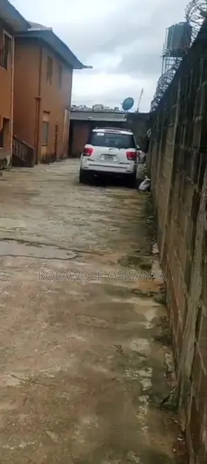 8bdrm Block of Flats in Igando / Ikotun/Igando for sale