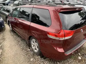 Toyota Sienna LE 7 Passenger 2011 Red