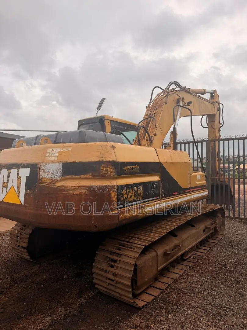 2014 Excavator B320