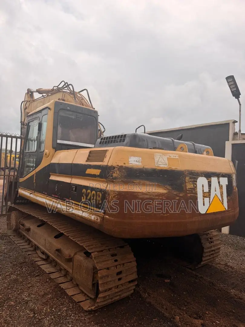 2014 Excavator B320