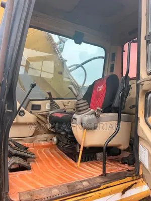 2014 Excavator B320